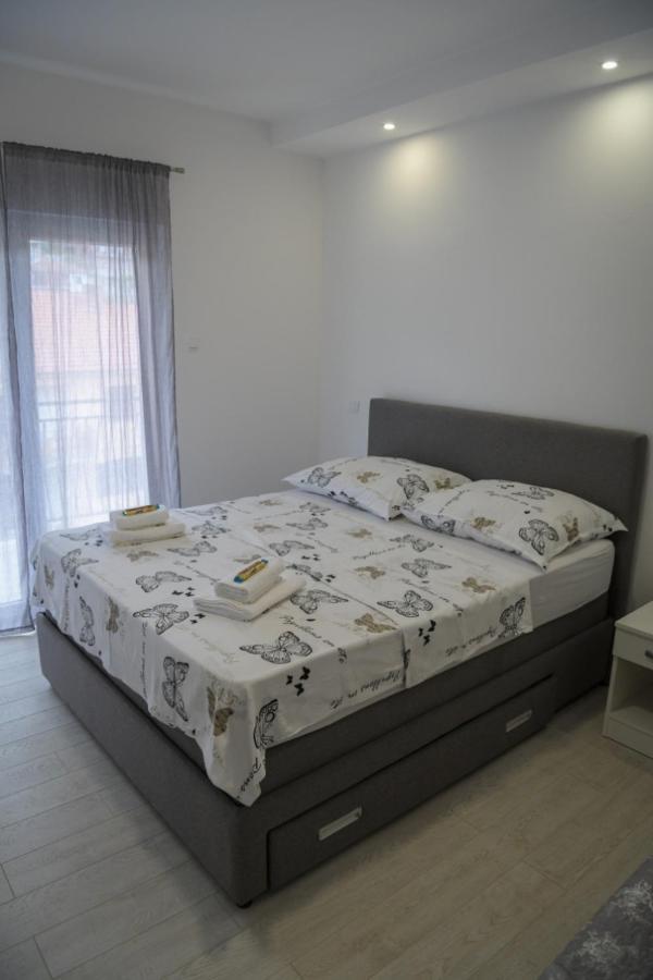 Apartments Tila เทรบินเย ภายนอก รูปภาพ