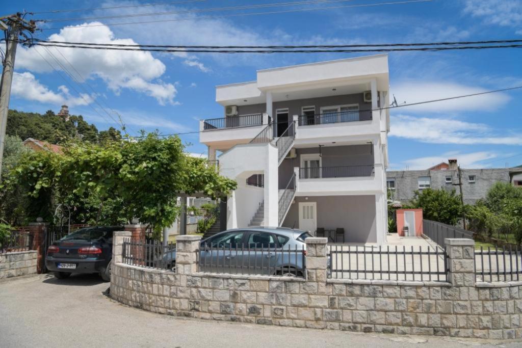 Apartments Tila เทรบินเย ภายนอก รูปภาพ