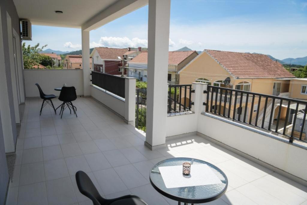 Apartments Tila เทรบินเย ภายนอก รูปภาพ