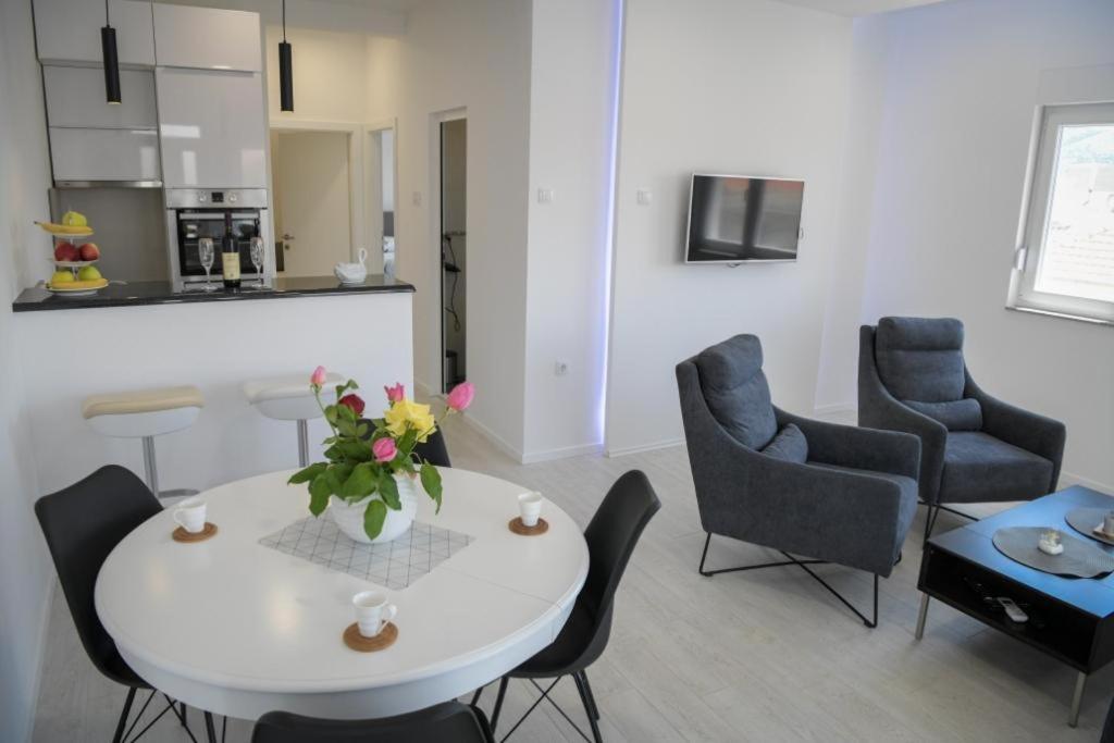 Apartments Tila เทรบินเย ภายนอก รูปภาพ