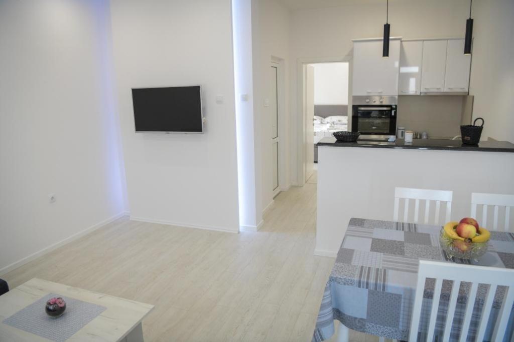 Apartments Tila เทรบินเย ภายนอก รูปภาพ