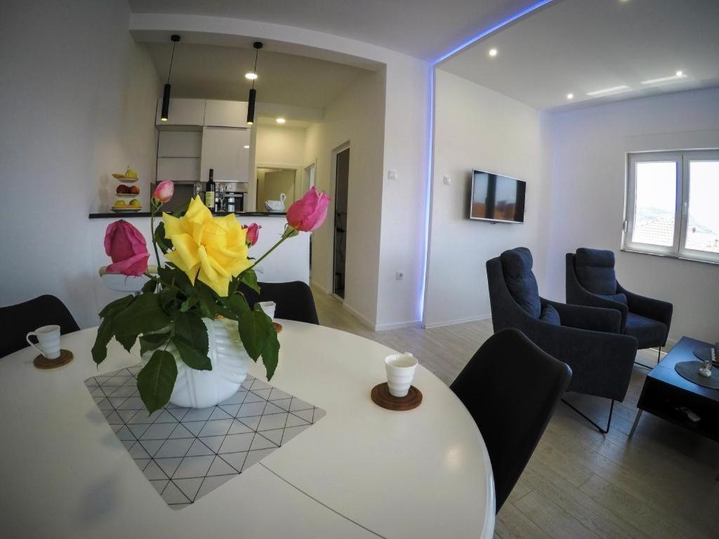 Apartments Tila เทรบินเย ภายนอก รูปภาพ