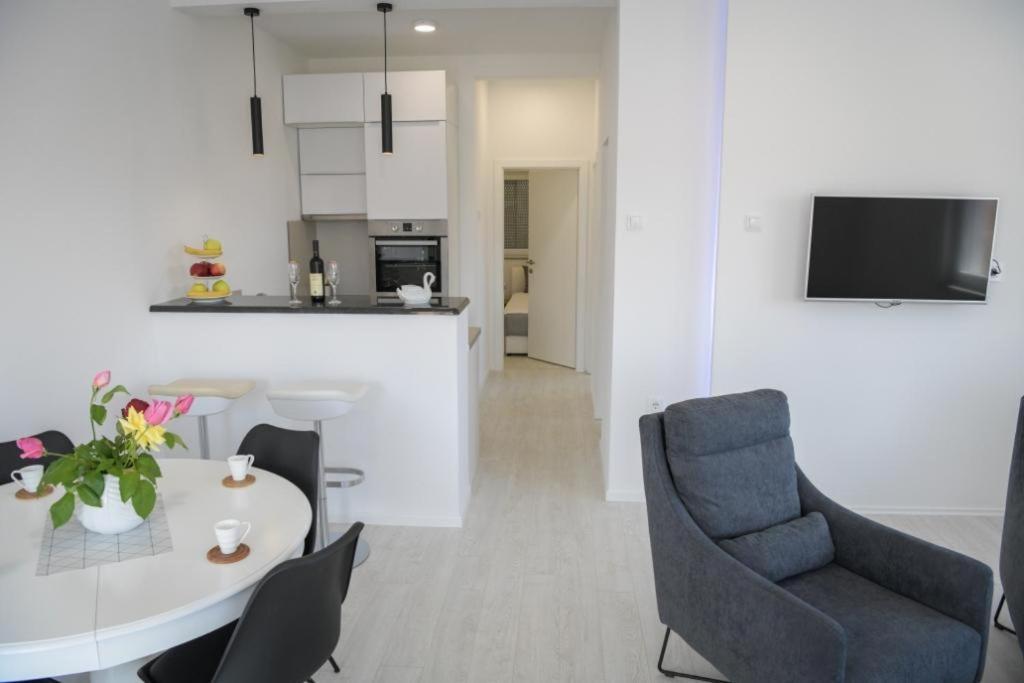 Apartments Tila เทรบินเย ภายนอก รูปภาพ
