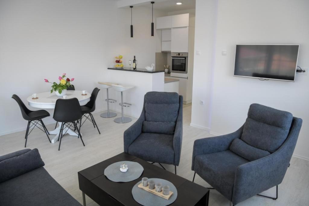 Apartments Tila เทรบินเย ภายนอก รูปภาพ