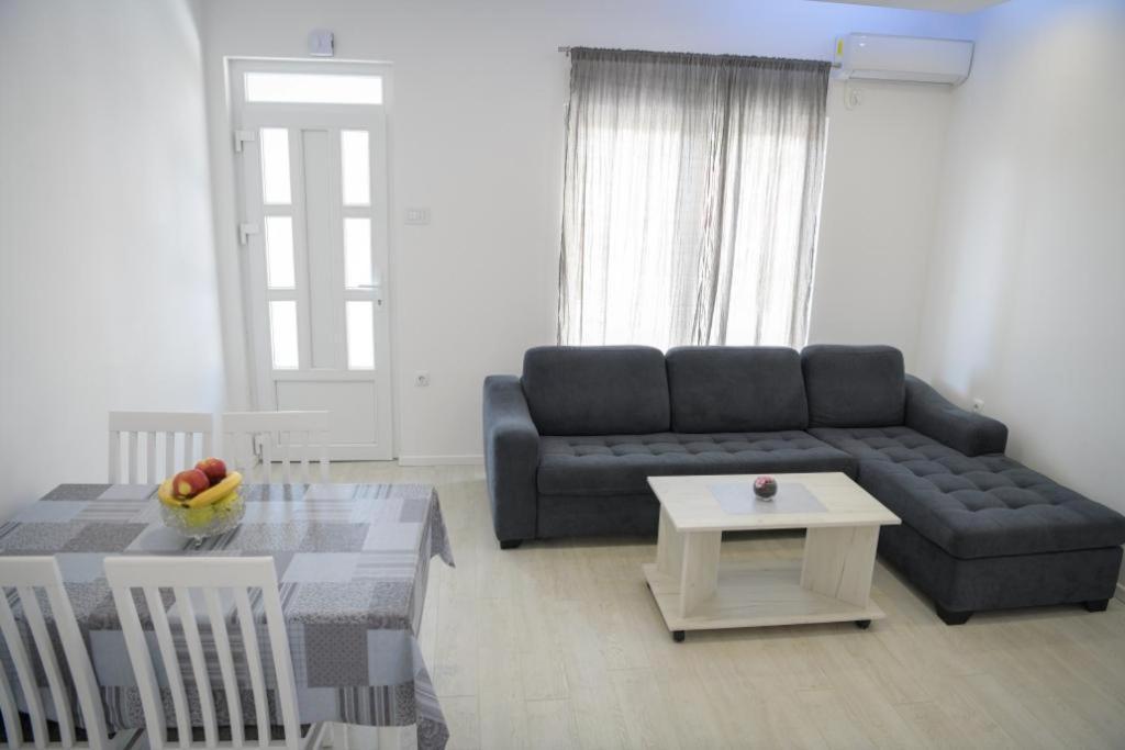 Apartments Tila เทรบินเย ภายนอก รูปภาพ